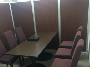 販売センター内のオフィスをイメージ変更【接客用家具のレンタル事例】