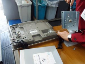 テレビ・DVDプレーヤーの解体