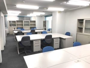 納入事例_テナントビルに合わせて明るいオフィスに