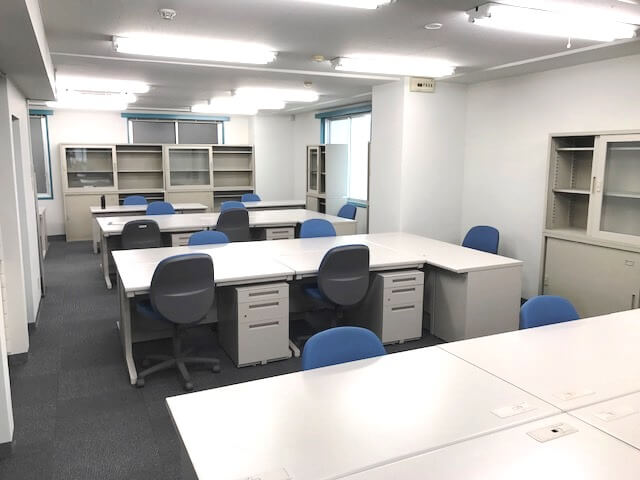 納入事例_テナントビルに合わせて明るいオフィスに