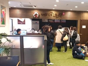 納入事例_学生の想いを形にした芝生カフェ