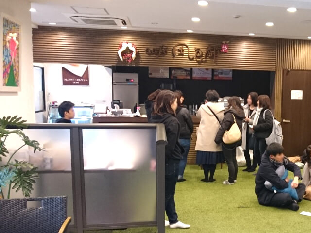 納入事例_学生の想いを形にした芝生カフェ