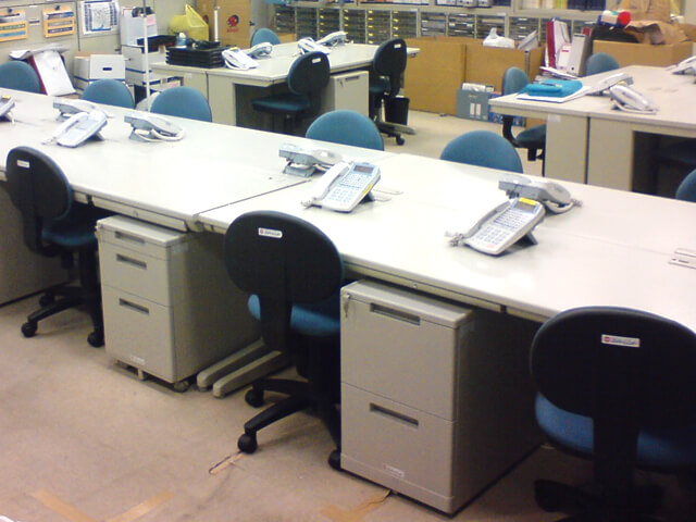 不動産販売センターのオフィス家具・備品一式