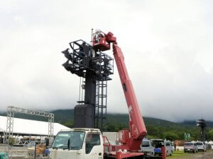 照明塔への取付作業