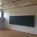 仮設校舎の学校用備品一式