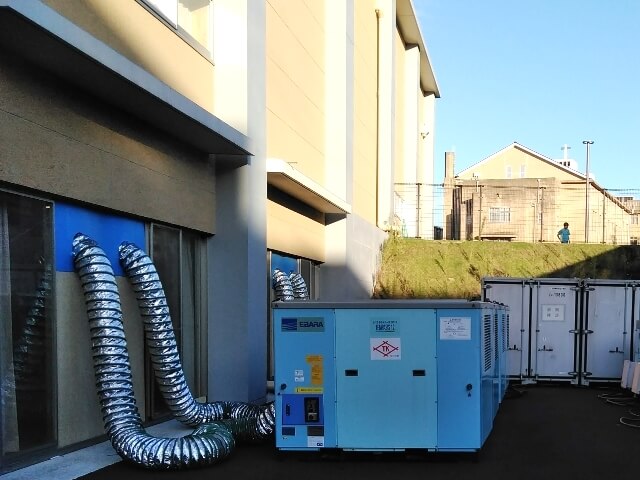 学園祭イベント会場となる体育館の暑さ対策【ボックスエアコンのレンタル事例】