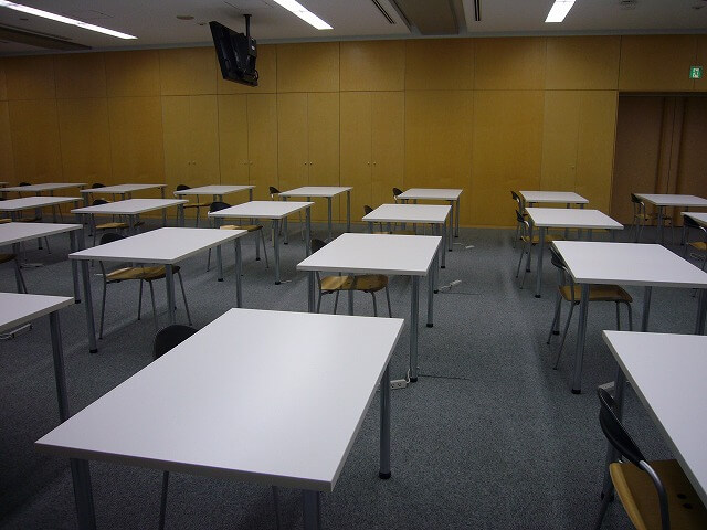 会社研修・試験会場のオフィス家具・備品一式