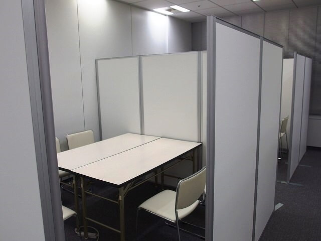 採用面接会場のオフィス家具・備品一式