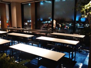 レンタル納入事例_販売センター内のセミナールーム