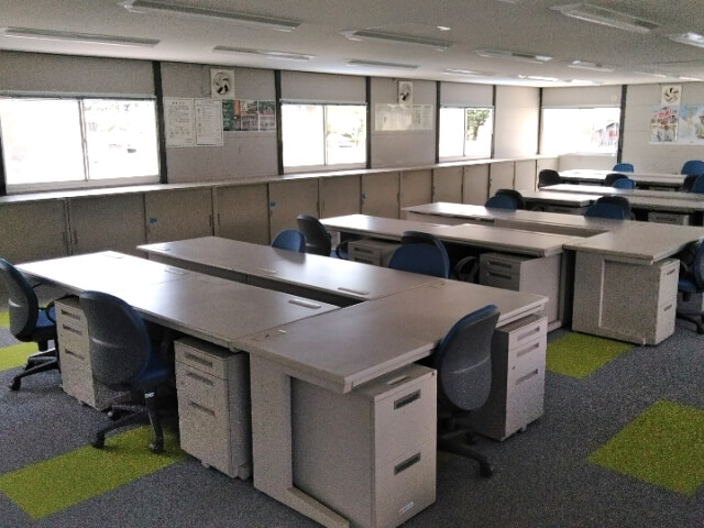 道路建設工事の現場事務所の設計対応【仮設事務所備品のレンタル事例】