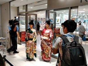 衣裳を着てのイベントＰＲ対策【振袖のレンタル事例】