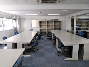 搬入条件の厳しいテナントビルでの事務所開設【オフィス備品一式のレンタル事例】